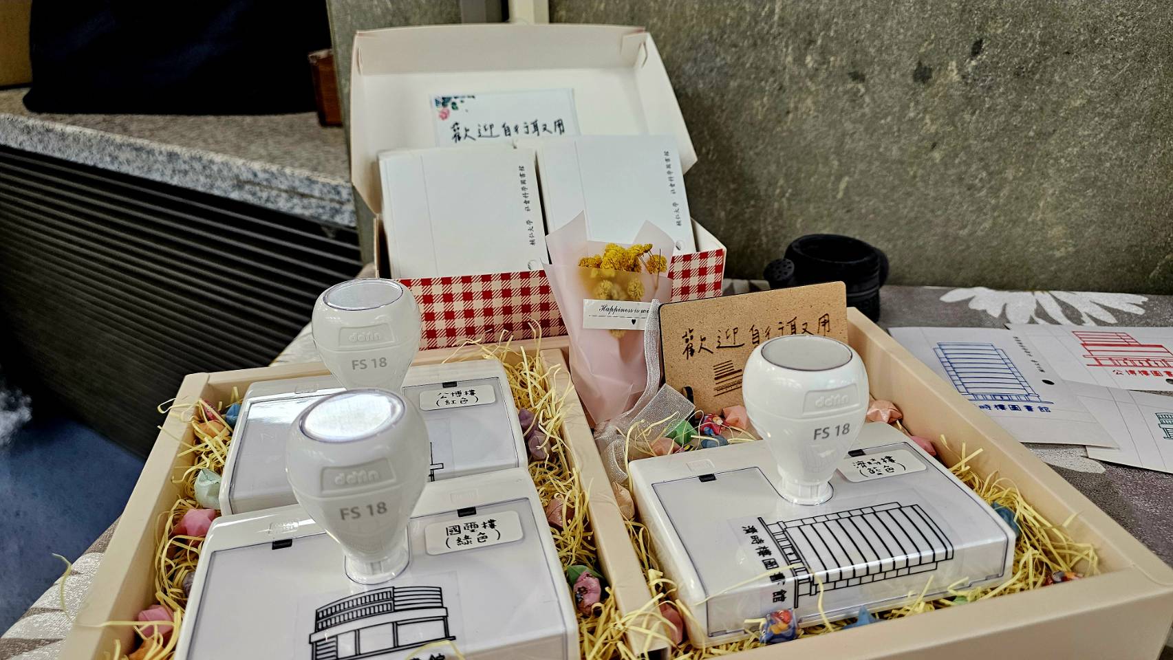 📖💌 百年輔仁 × 圖書館紀念章暖心登場 💌📖